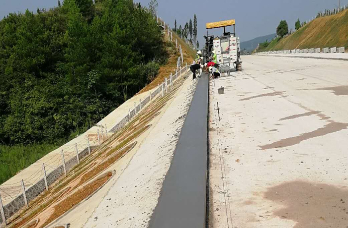 Roadshoulder made by NC-1300 in Shibing County, southeastern Guizhou Province